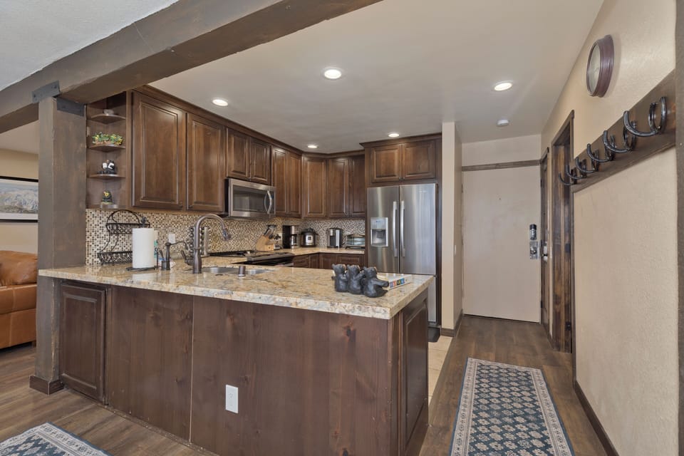 Full kitchen, drip, coffee maker, Keurig maker, stainless appliances and more