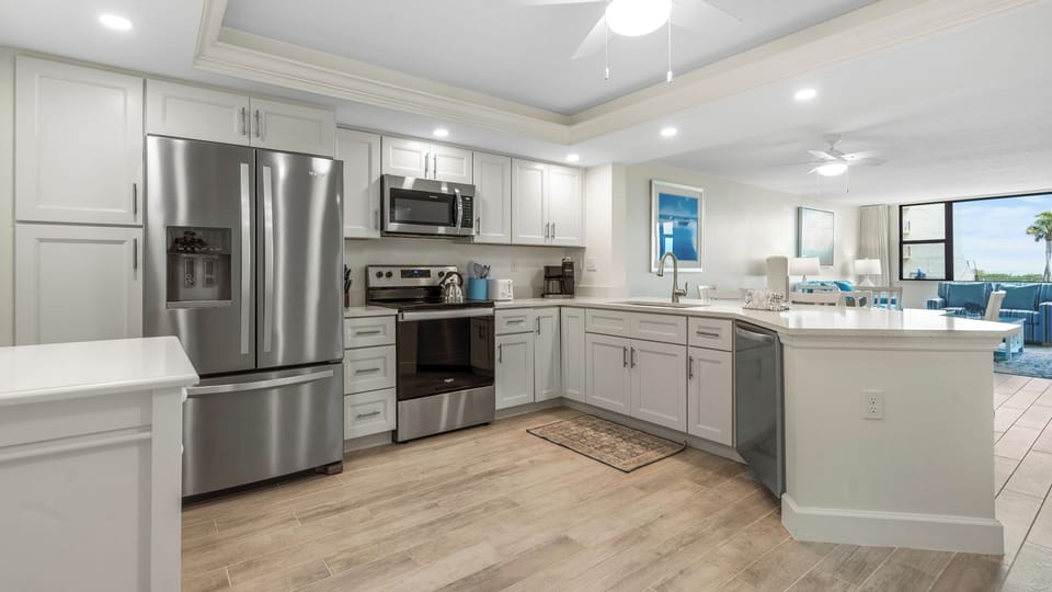 FULL KITCHEN
