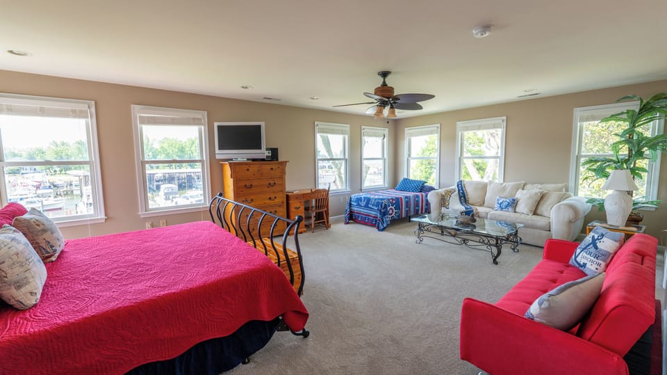 Welcome Aboard: KI Beach House II by the Marina! 4 bedroom/2 bath 2200 sq ft.