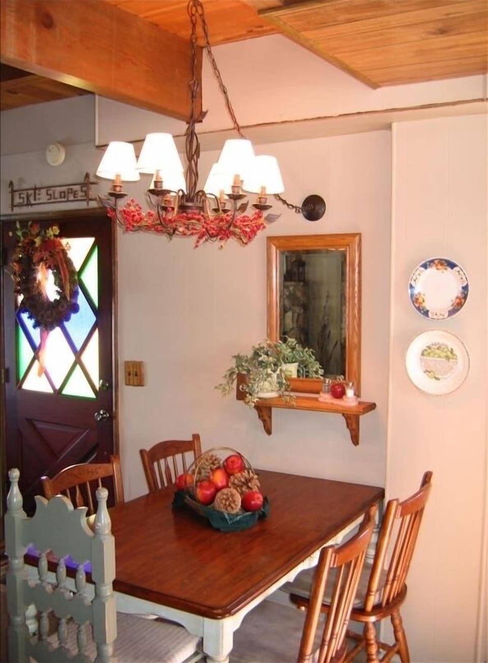 This dining area can be expanded with additional seating for everyone.