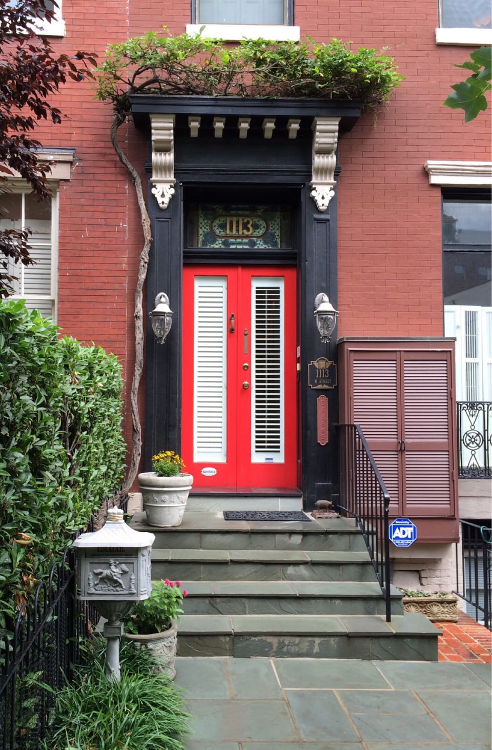1860s Victorian home, Italianate architecture. 
