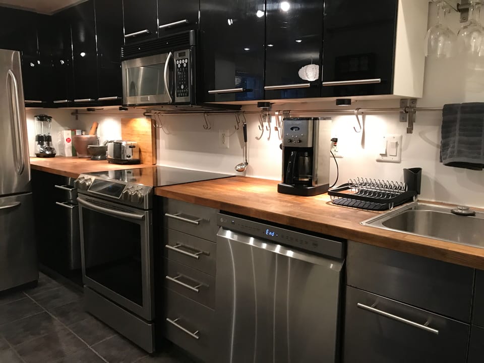 Well-equipped kitchen has everything you need except a sous chef! 