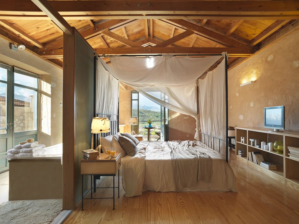 First master bedroom with en suite hydro massage