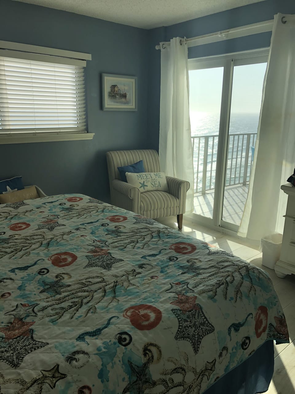 See beach from your bedroom
