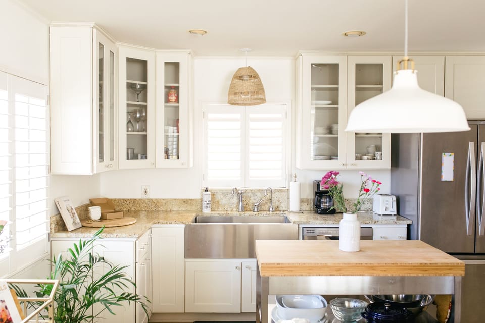 Kitchen with island to prepare meals!