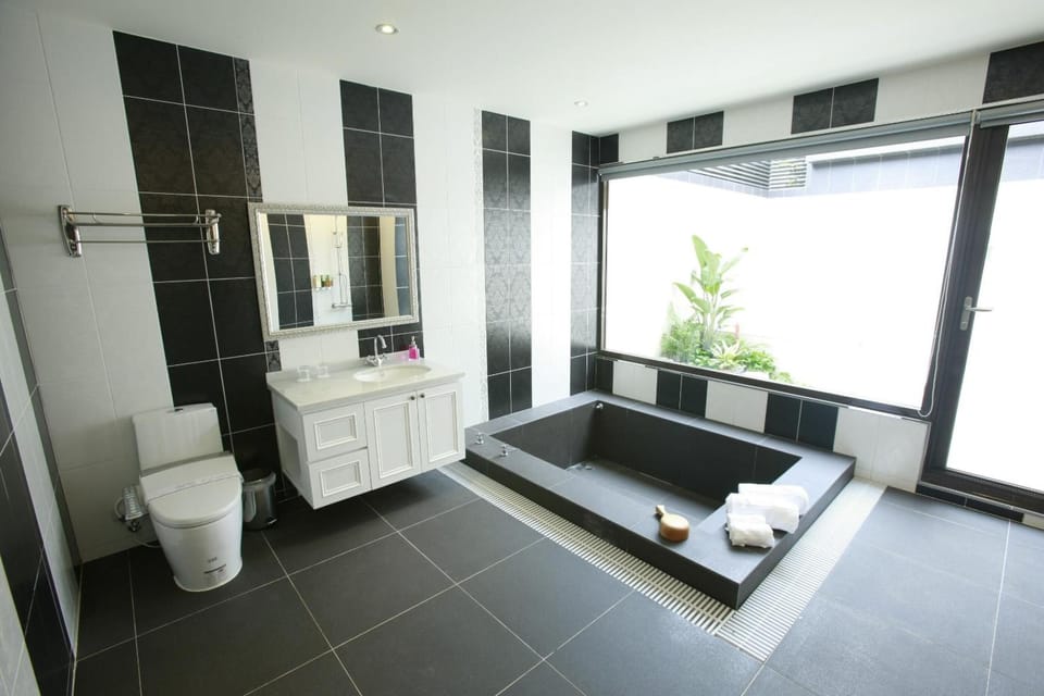 Separate tub and shower, free toiletries, hair dryer, slippers