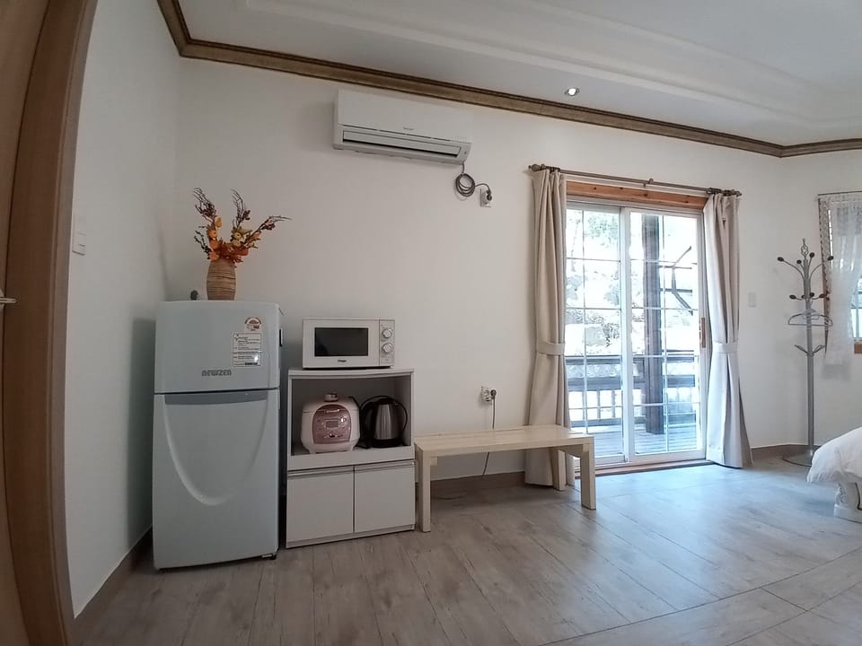 Changpo (#101) - Base 2 pax, surcharge 20,000 KRW per extra pax applied | Premium bedding, individually decorated, blackout drapes, free WiFi