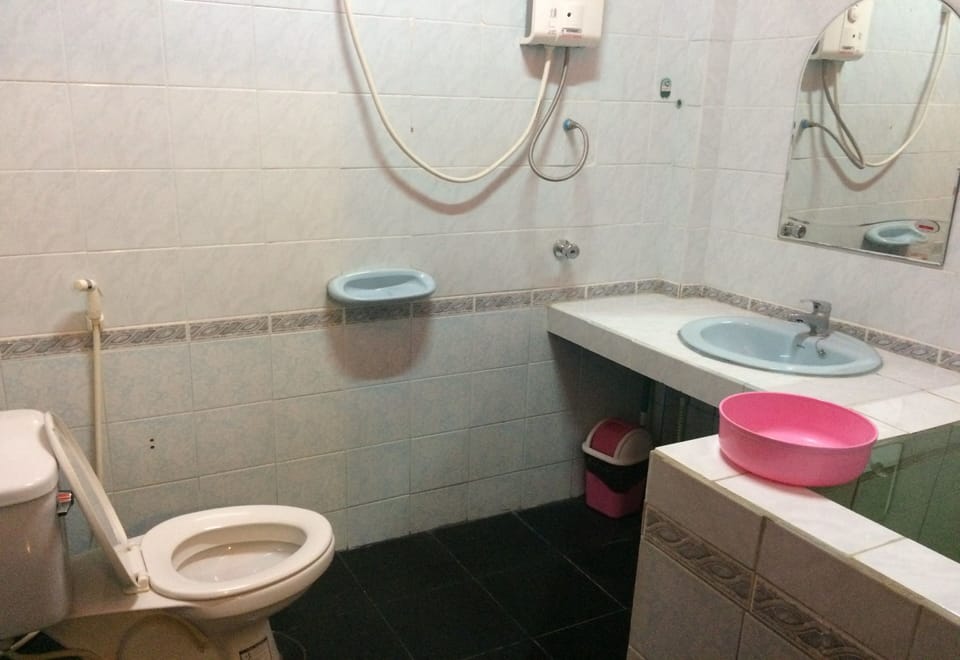 3 Bedroom Family House (Papaya) | Bathroom | Shower, free toiletries, slippers, towels