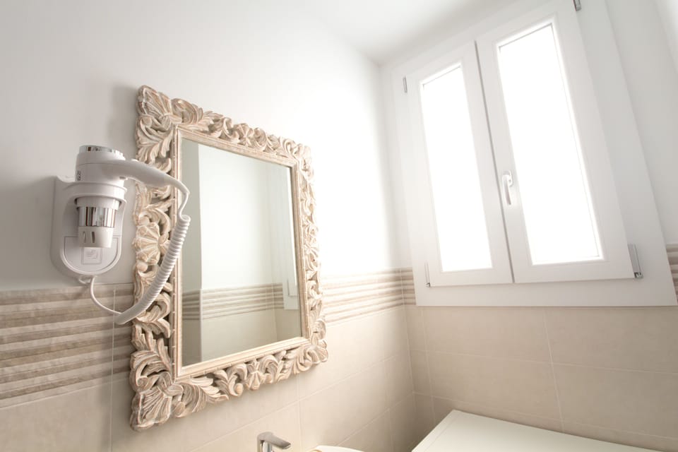 Double Room | Bathroom amenities | Shower, free toiletries, hair dryer, bidet