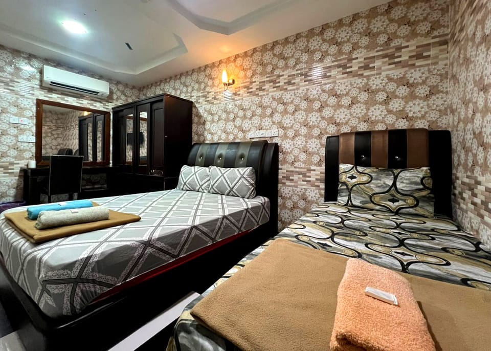 Quadruple Room | Iron/ironing board (on request), WiFi (free)