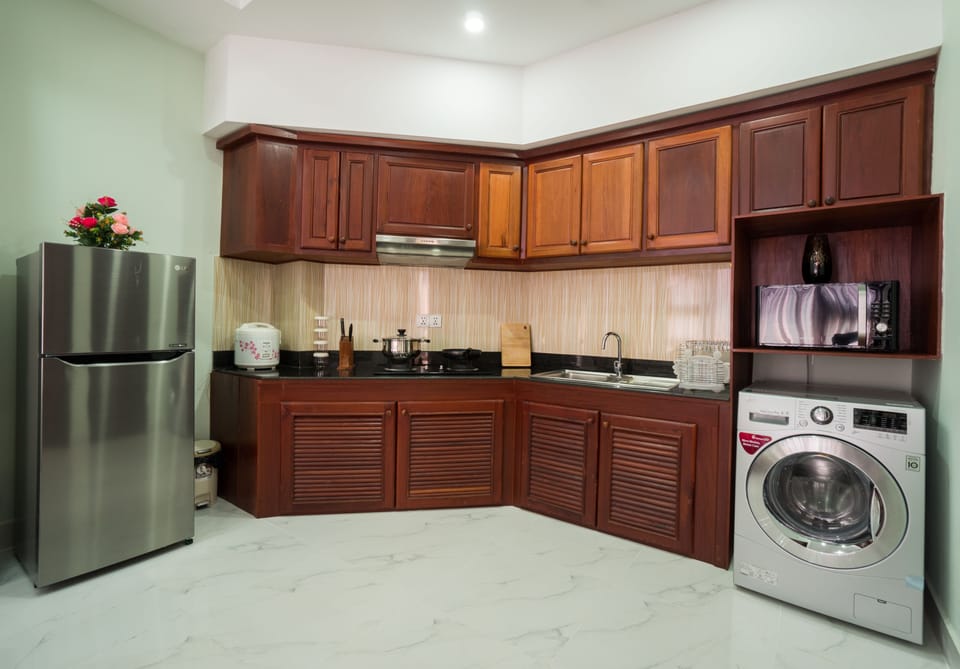 Apartment, 1 Bedroom, Balcony | Private kitchen | Fridge, microwave, stovetop, electric kettle