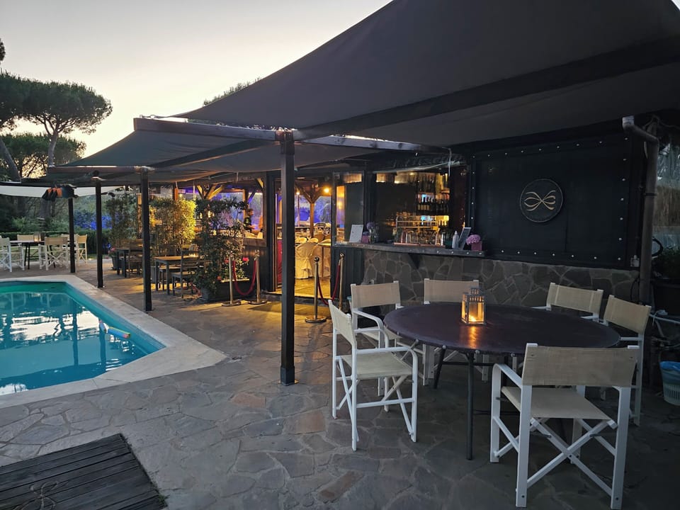 Poolside bar