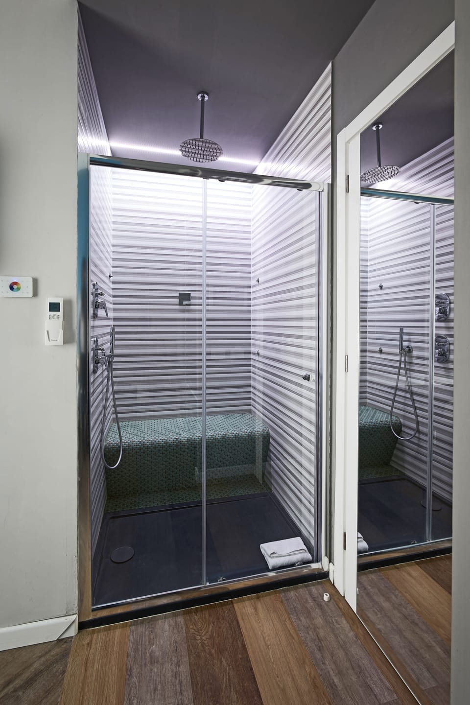 Deluxe Double Room | Bathroom shower