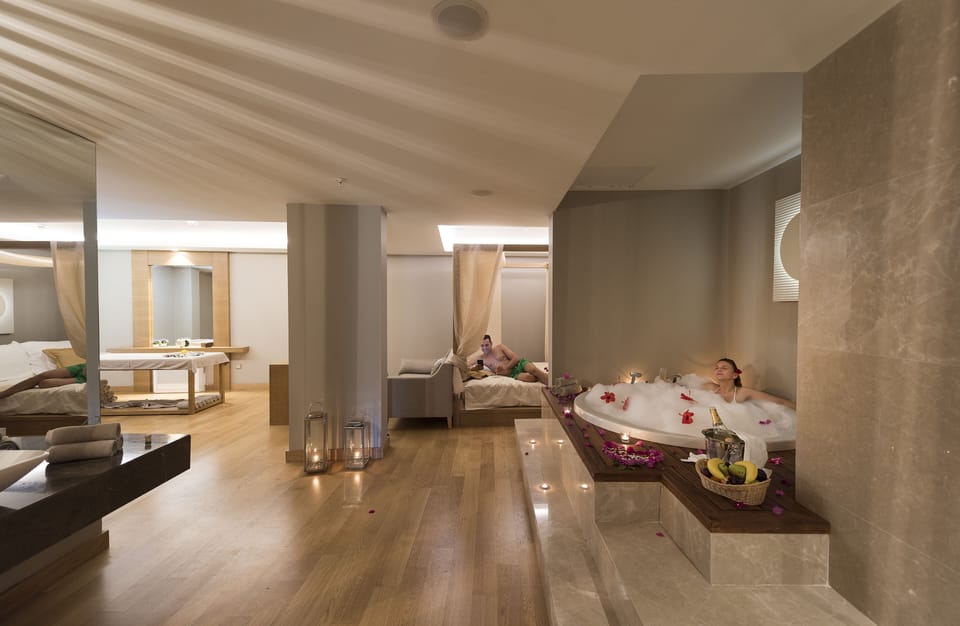 Sauna, Turkish bath, 6 treatment rooms