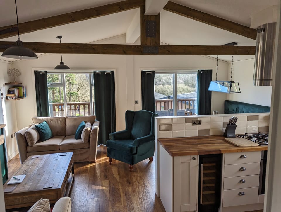 Luxury Apartment, Accessible, Ensuite (Oak Lodge - Wheelchair) | Lounge