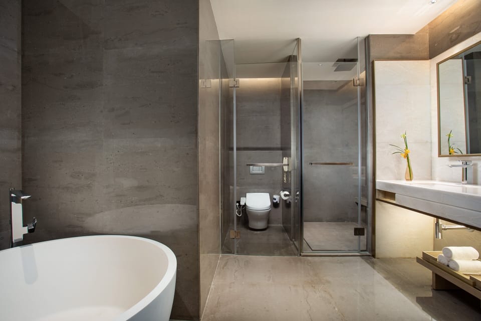 Suite, 1 Bedroom, River View | Bathroom | Free toiletries, bathrobes, slippers, towels