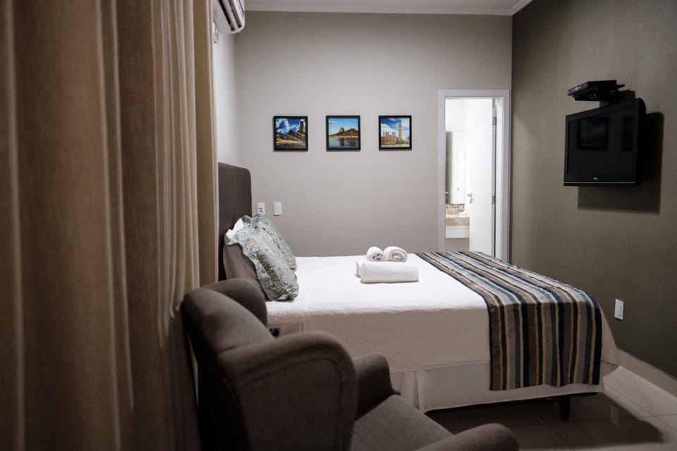 1 bedroom, minibar, desk, blackout drapes
