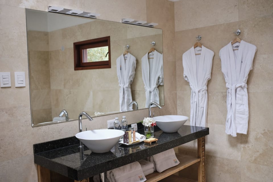 Presidential Suite, 1 King Bed, City View, Tower | Bathroom | Free toiletries, hair dryer, bathrobes, towels