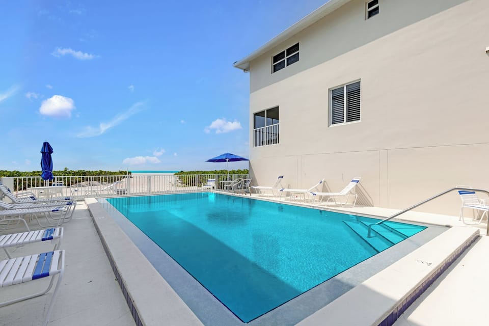 HEATED POOL
