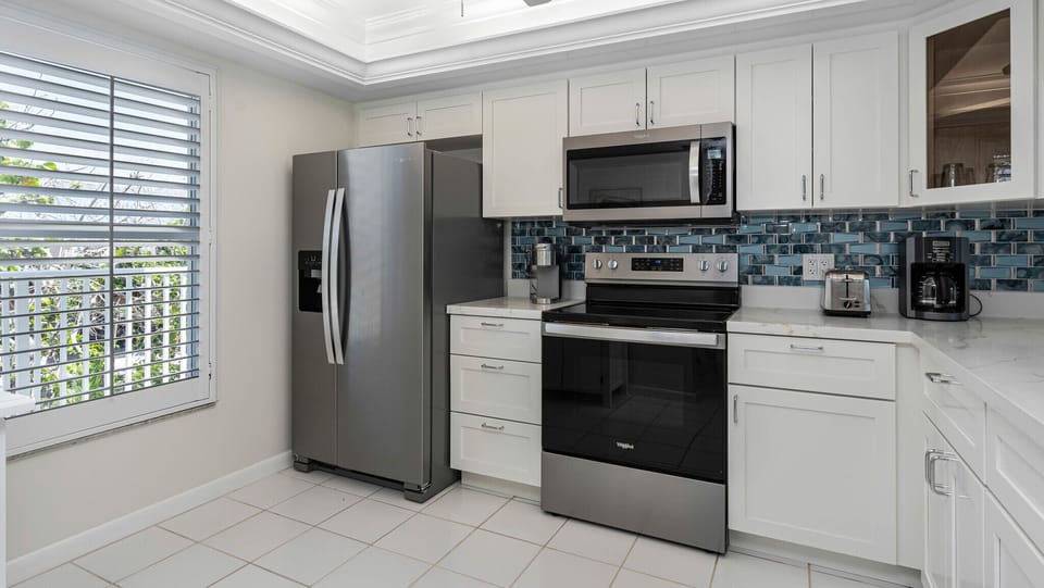 COMPLETELY NEW KITCHEN FULLY STOCKED