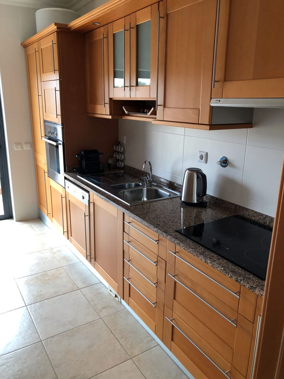 Granite worktop / very well equipped 