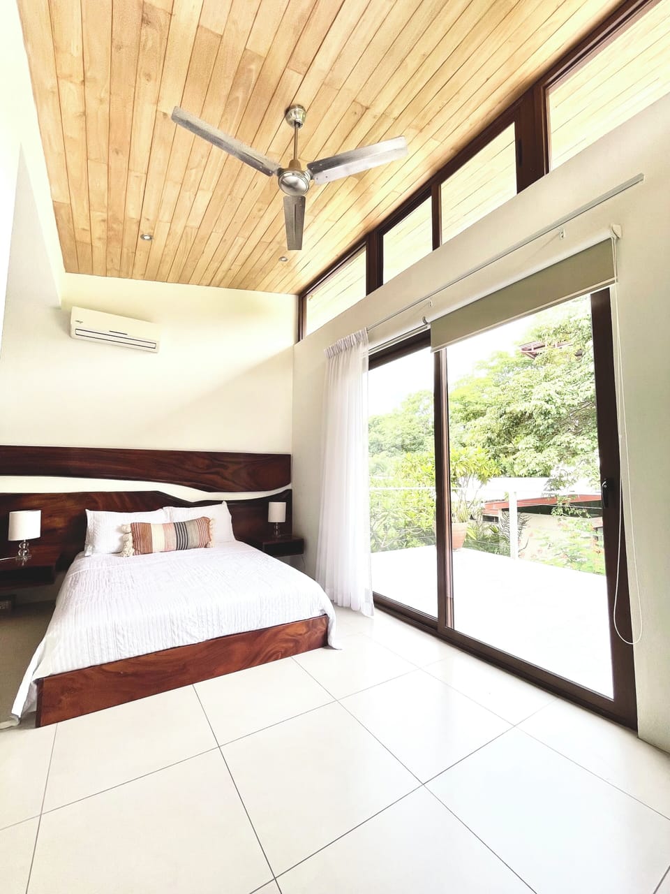 4th bedroom upstairs - queen size bed and double size bed