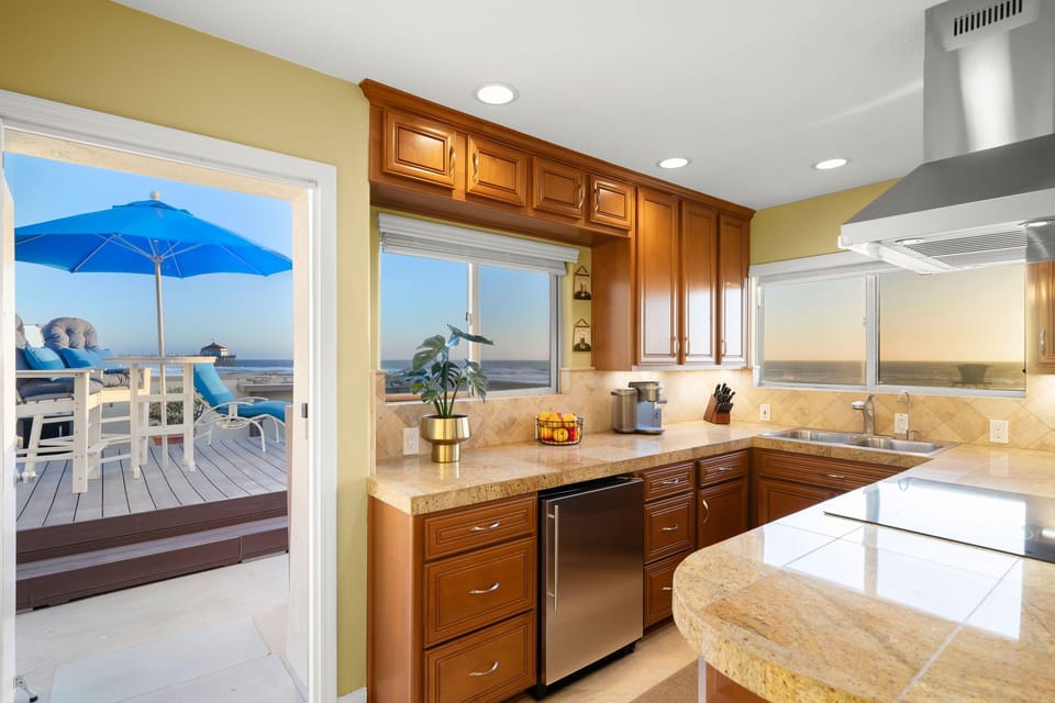 Exclusive-use patio off kitchen. Pier, whitewater and strand views 2nd level.