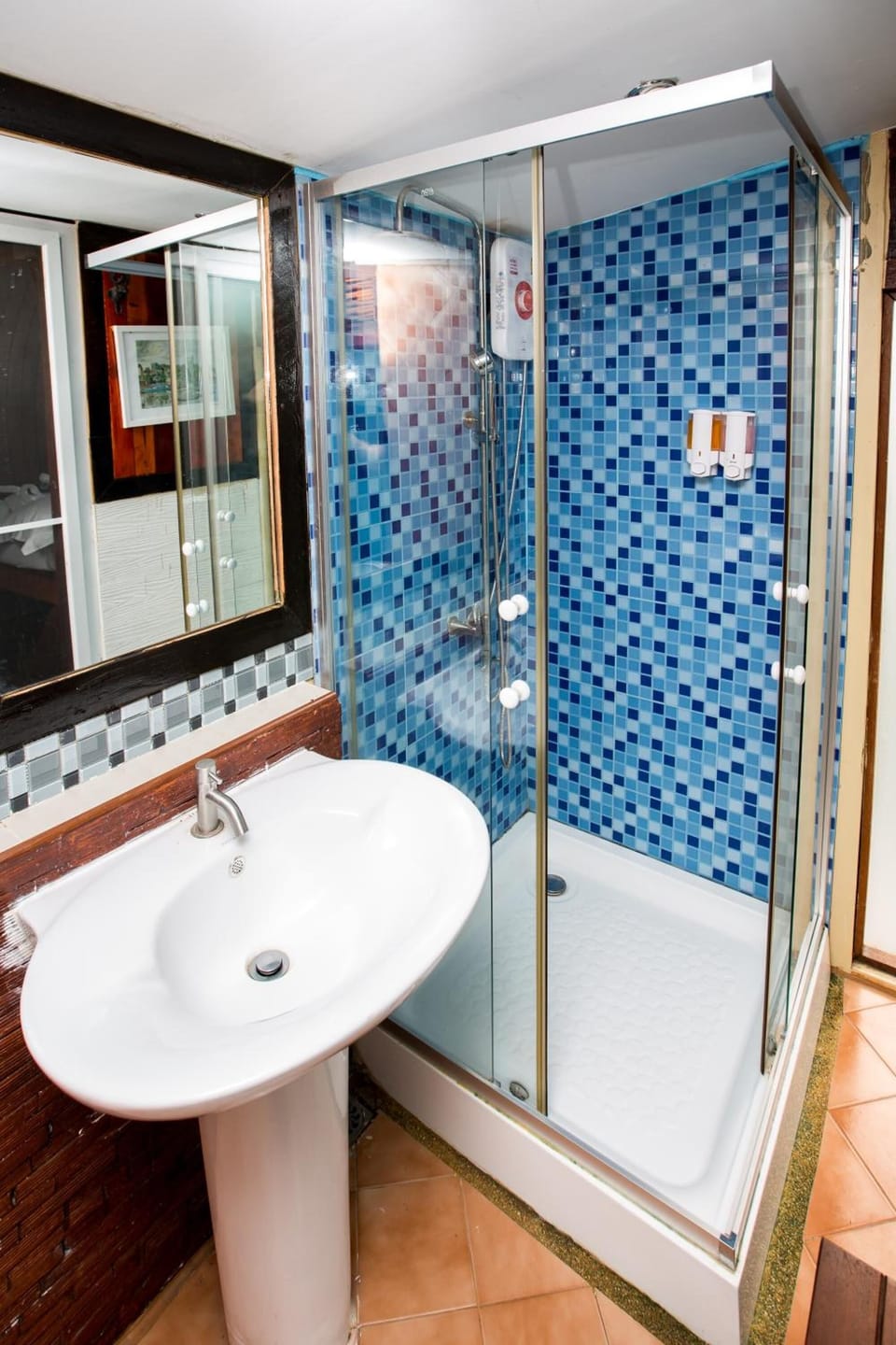 Shower, free toiletries, towels