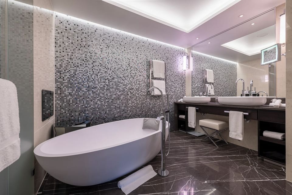Royal Suite (Savoy) | Bathroom | Rainfall showerhead, free toiletries, hair dryer, slippers