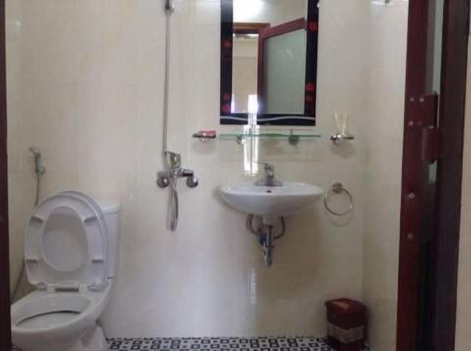 Shower, free toiletries, hair dryer, slippers