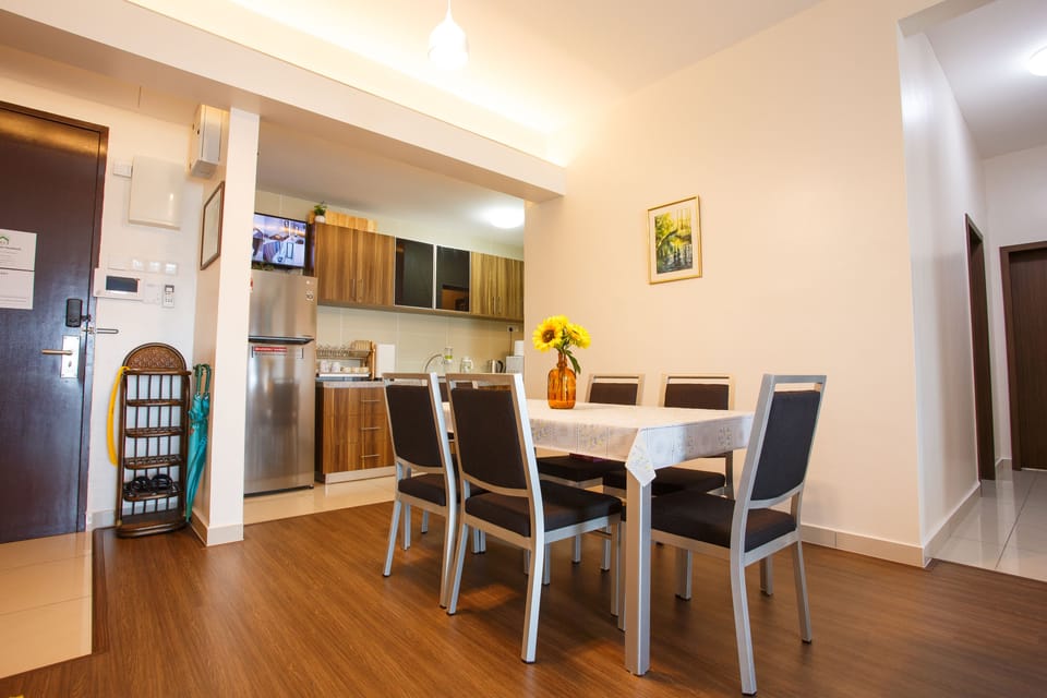 Apartment, 3 Bedrooms | In-room dining
