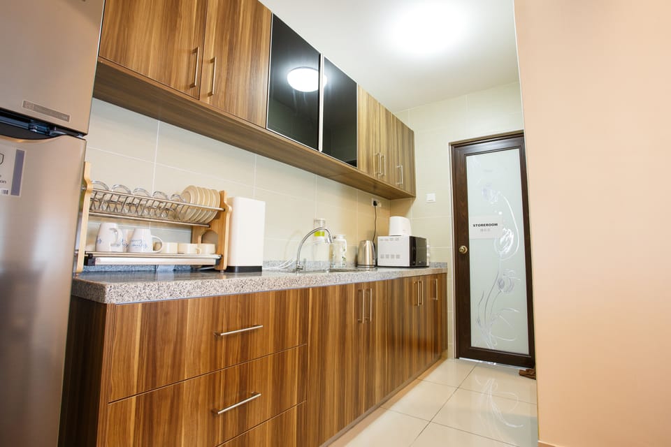 Apartment, 3 Bedrooms | Private kitchen | Full-size fridge, microwave, electric kettle, cookware/dishes/utensils