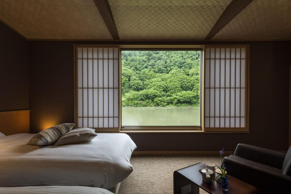 In-room safe, WiFi (free)