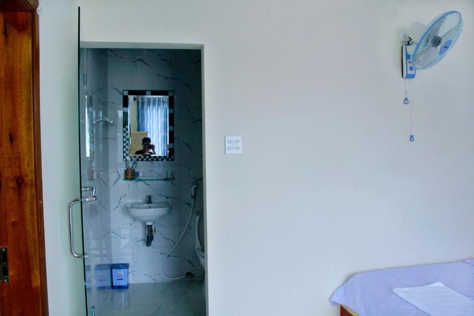 Shower, free toiletries, hair dryer, bathrobes