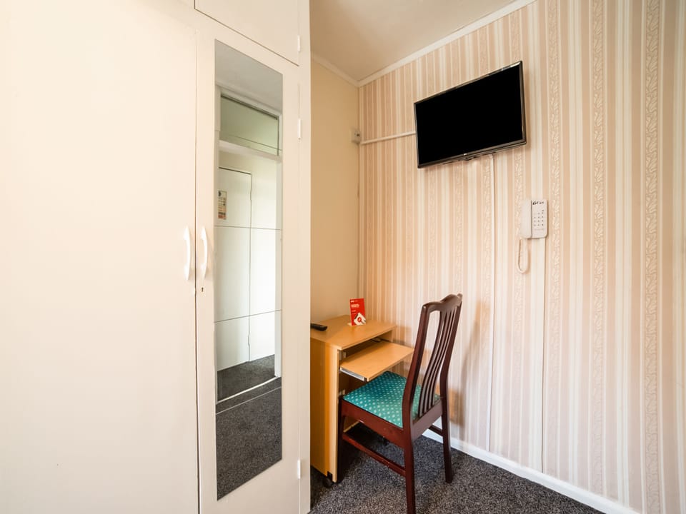 Standard Single Room | Hypo-allergenic bedding, in-room safe, iron/ironing board, free WiFi