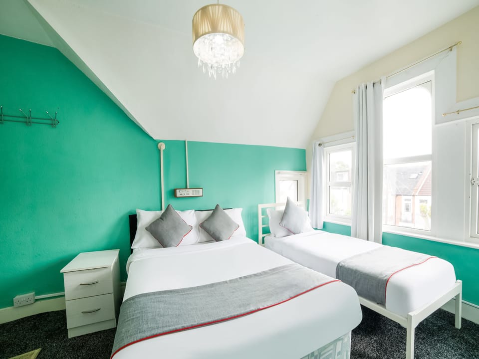 Deluxe Triple Room | Hypo-allergenic bedding, in-room safe, iron/ironing board, free WiFi