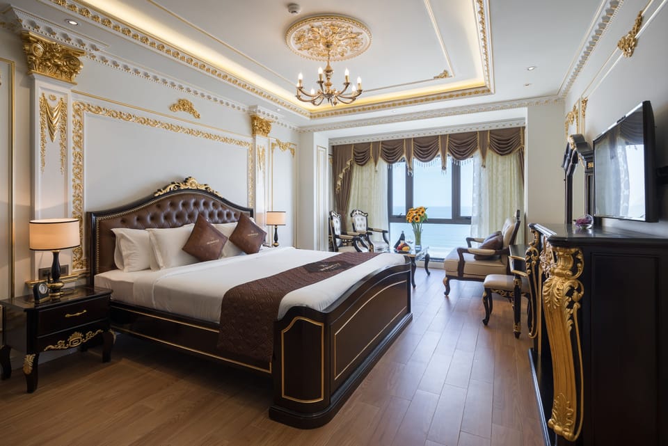 King Sea View incl Afternoon Tea | Minibar, in-room safe, desk, blackout drapes