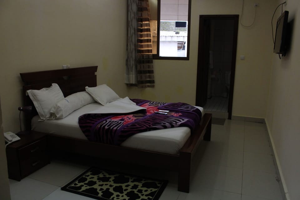 Superior Room | Desk, blackout drapes, free WiFi