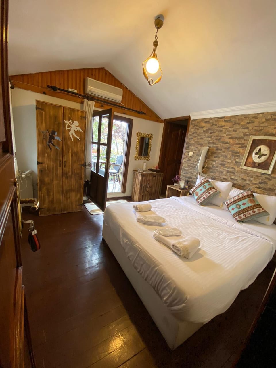 Double Room | Minibar, desk, iron/ironing board, free WiFi