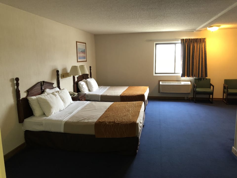 Triple Room, Non Smoking | Desk, blackout drapes, free WiFi, bed sheets