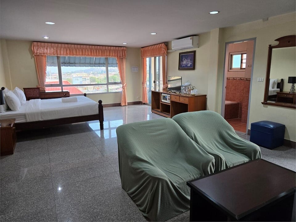 Grand Deluxe Executive Room | Individually decorated, desk, soundproofing, free WiFi