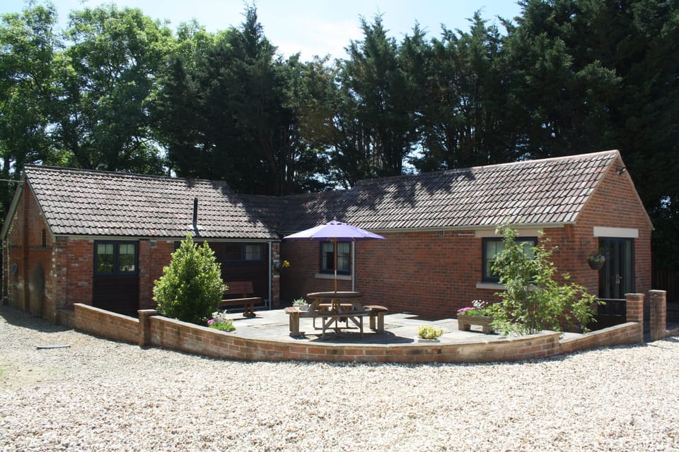 Wheeler and Lenton Cottages 