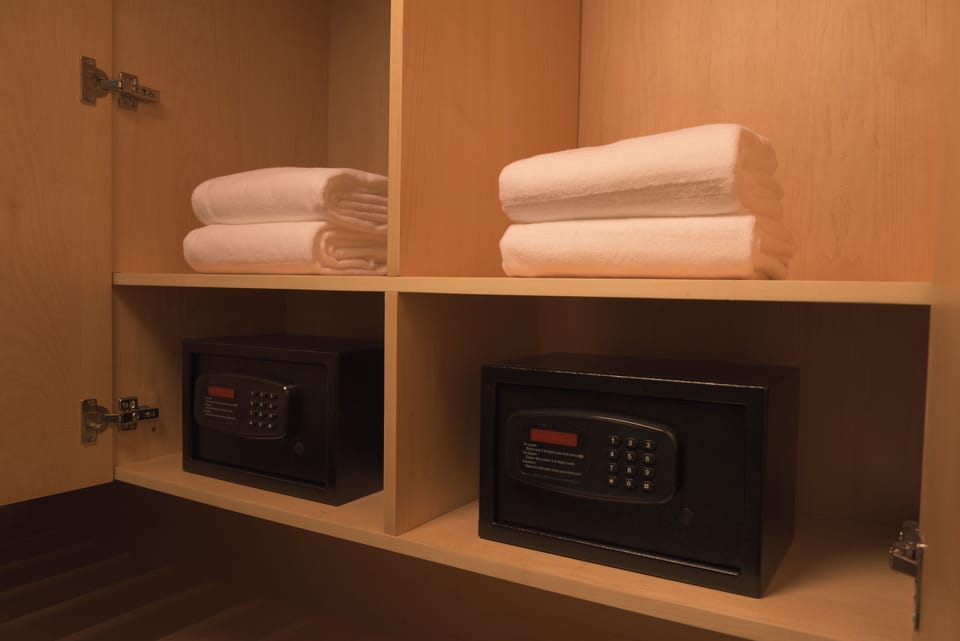 Minibar, in-room safe, desk, iron/ironing board (on request)