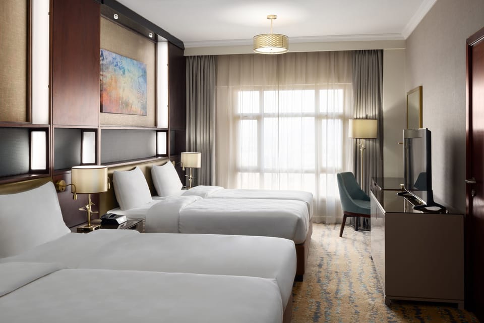 Executive Room (Twin) | Minibar, in-room safe, desk, iron/ironing board (on request)