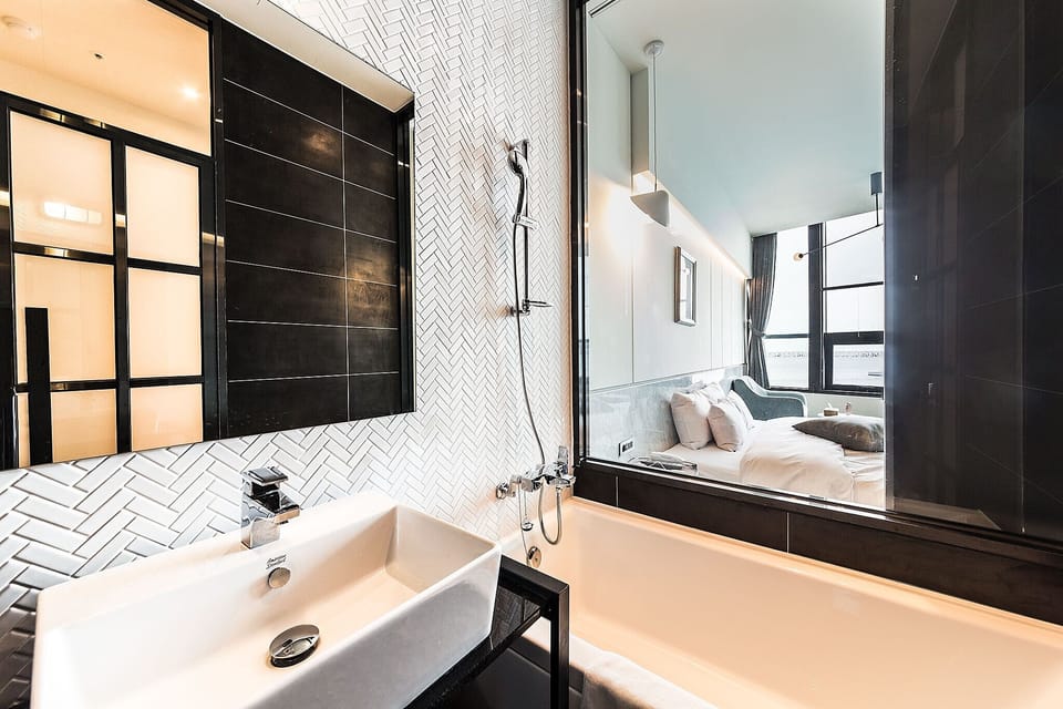 3rd Avenue - Ocean Bridge | Bathroom | Hair dryer, bathrobes, slippers, bidet