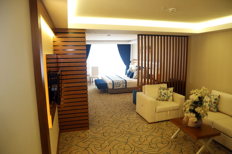 Deluxe Room | Premium bedding, down comforters, minibar, in-room safe
