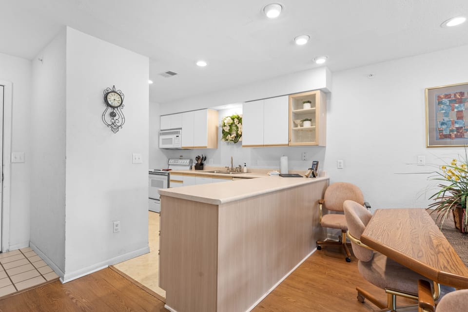 Condo, 2 Bedrooms | Private kitchen | Full-size fridge, microwave, oven, stovetop