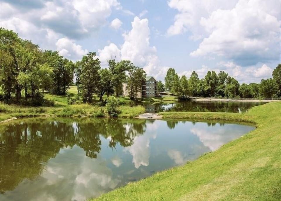 Condo, 2 Bedrooms | Property grounds