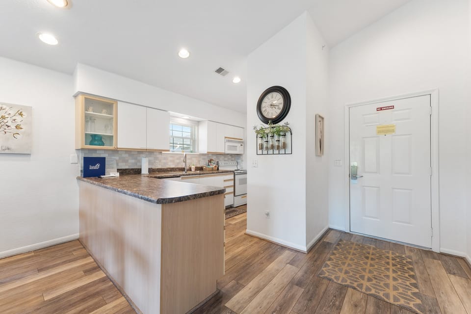 Condo, 2 Bedrooms | Private kitchen | Full-size fridge, microwave, oven, stovetop