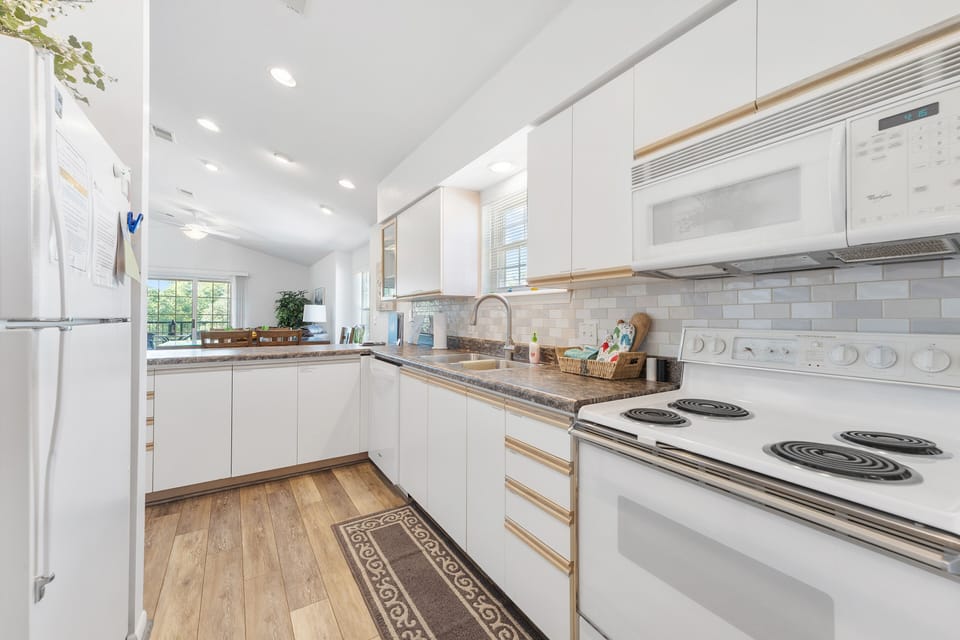 Condo, 2 Bedrooms | Private kitchen | Full-size fridge, microwave, oven, stovetop